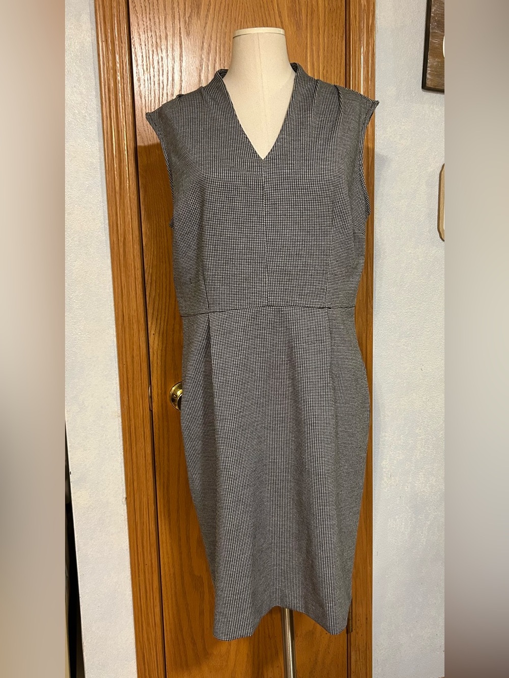 Ann Taylor Black & White Dress Size 12